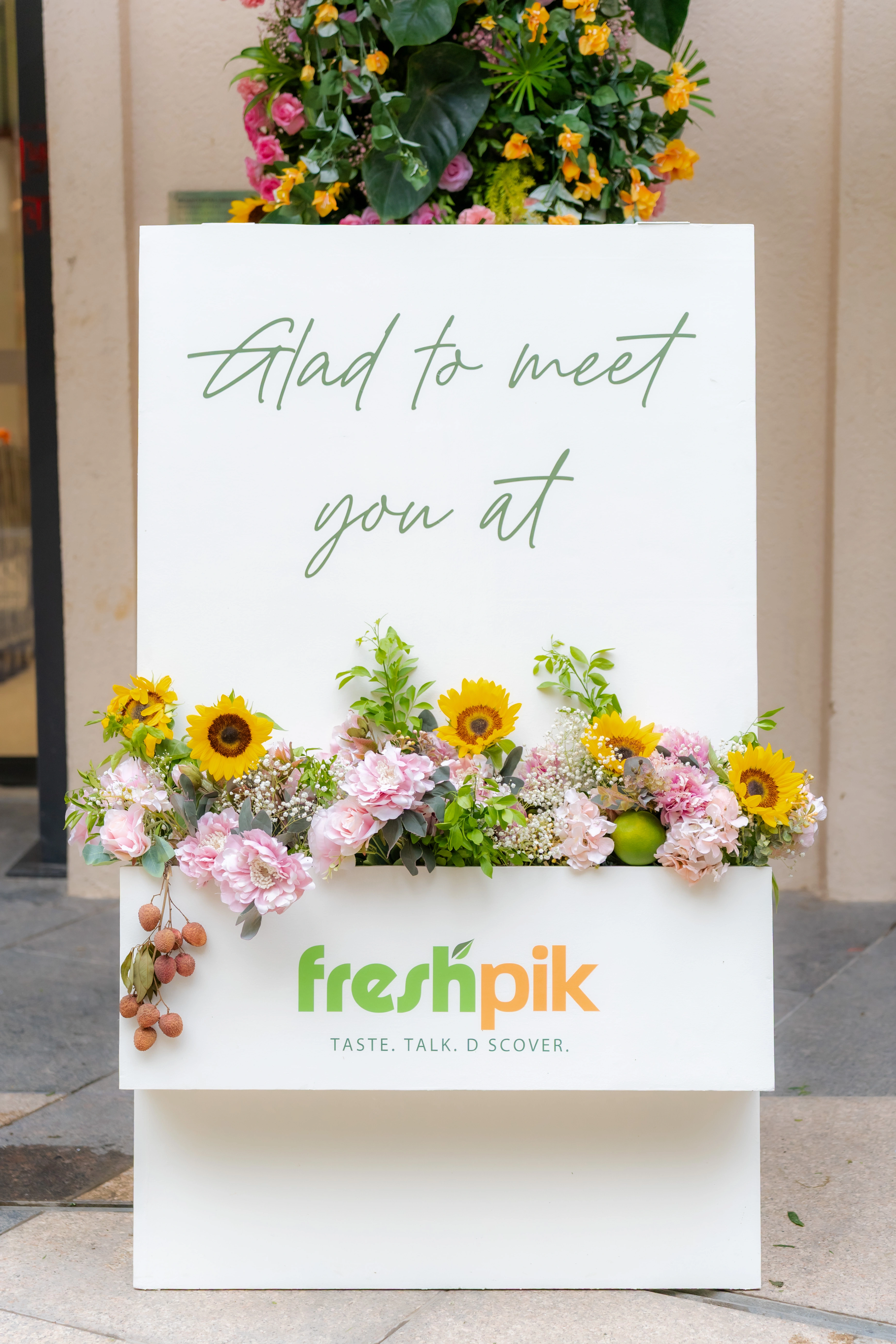 Freshpik Powai Launch Welcome Signage